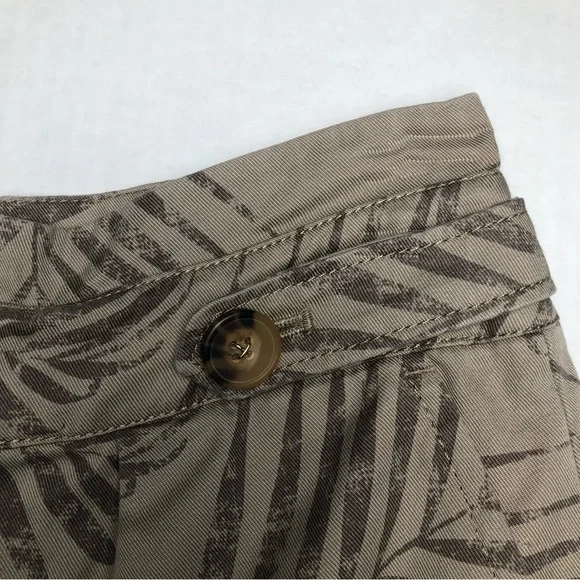 ⭐️NEW⭐️White House Black Market (WHBM) High Rise Bamboo Print Shorts - Picture 4 of 9